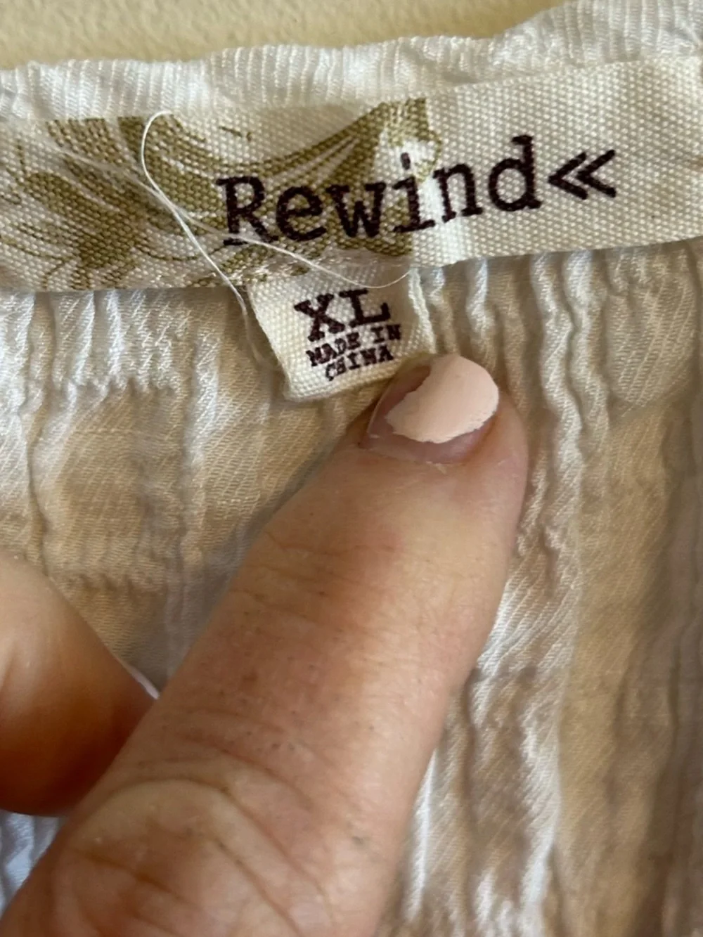 Rewind White Textured Button-Front Blouse - Picture 2 of 4